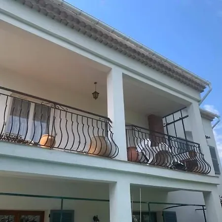 Independant Dans Villa, Entre Et St Raphael * Frejus